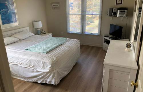 Pets OK Rest A Shored A Secure and Comfortable Home Flat Screen T Vs In All Rooms Fully Stocked With Plenty Of Amenities Private Inground Pool Gas Fireplace Rents Sat to Sat Full Weeks only - Foto 48