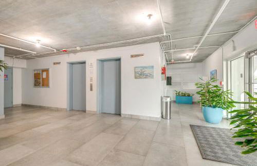 Direct Beach Access and View Satellite Beach Condo! - Foto 35