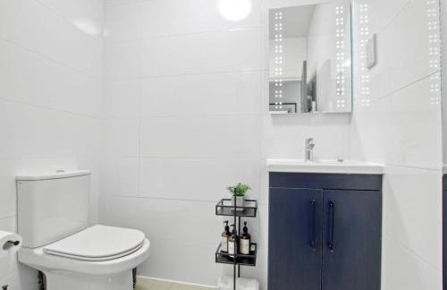 Super Cozy I Sleeps 3 I Fast Wi-Fi I Self Check-in I Free Parking I LongTerm Rates Available - Foto 15