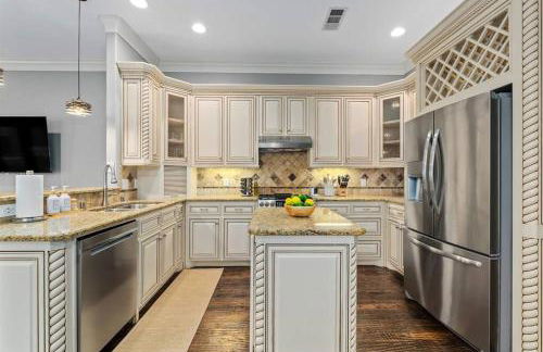 Luxury 4BR Dallas Home with Game Room and Fire Pit - Foto 13