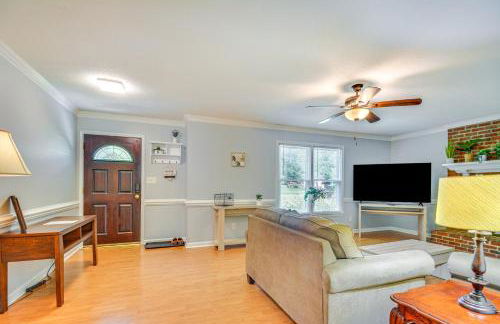 15 Mi to Raleigh Dog-Friendly Home with Fire Pit! - Foto 5