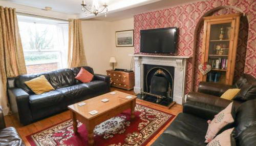 Manor Farmhouse - Photo 4