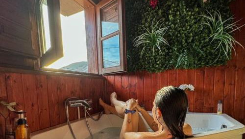 Holiday Home Berghütte mit Terrasse- Kamin und Jacuzzi by Interhome - Foto 2