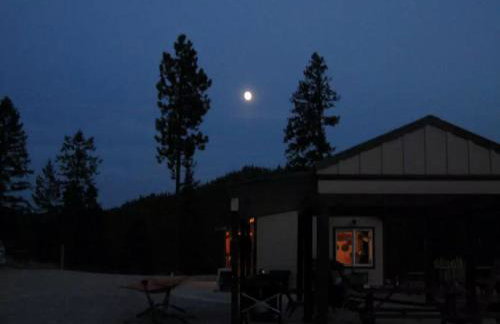 Rustic Mountain Retreat Perfect for Large Groups in Kingston, Idaho - Foto 34