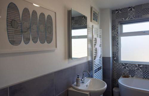 Vibrant 2 Bed, 2 Bath Home, Just Minutes to Town! - Foto 61