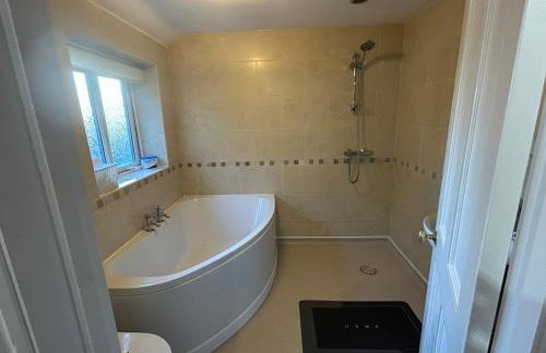 Smart & Comfortable 3-bedroom Victorian house - Photo 23