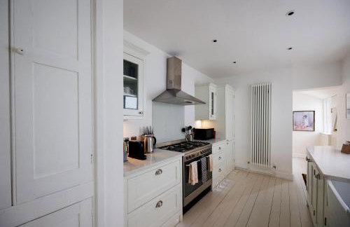 Beautiful house, Cirencester centre, parking - Photo 4