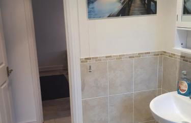 Idyllic 2 Bedroom Self-Contained UpsideDown Annexe - Photo 51