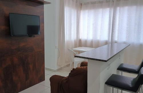 Apto12 com WIFI garagem e 100 metros da Av Brasil - Foto 7