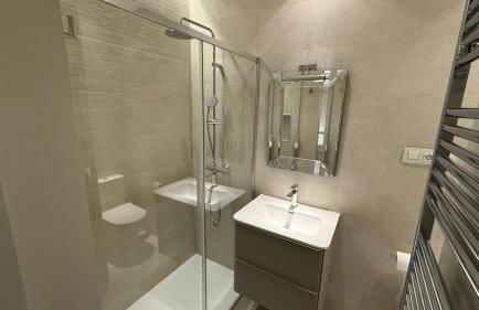 Stylish Haven in Chic Salamanca - Foto 12