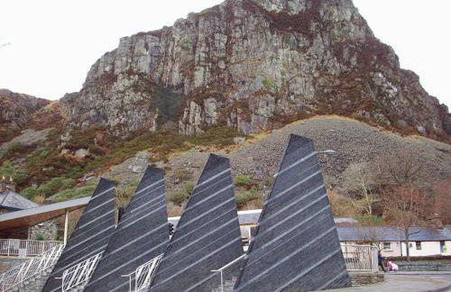 Zipworld Waterfalls Eryri Dogs Welcome 3 Bed sleeps 5 - Foto 28