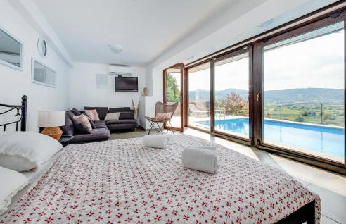 Beautiful Home In Samobor With Kitchen - Photo 7