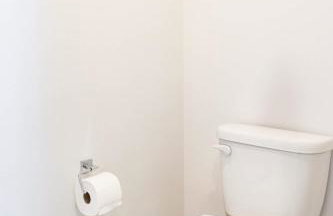 Spacious 5BR Getaway w Game Room & Modern Comfort - Photo 48