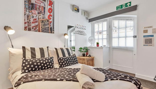 Artist Studio - Super Central Brighton - Sleeps 2 3 Guests - Free Wifi - Foto 4, Habitación