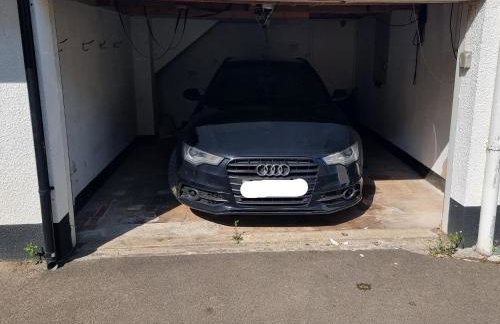 Neet Retreat - sleeps 7 next to beach - Foto 46