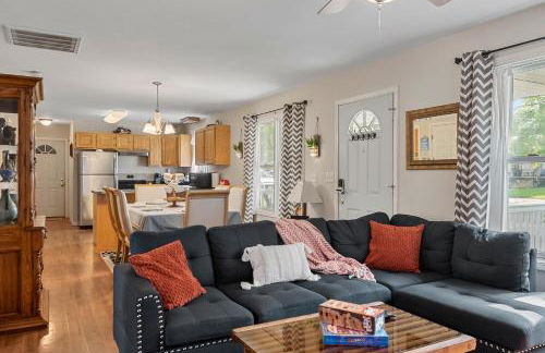 Modern Bungalow Home with Mid-Century Flair - Photo 1