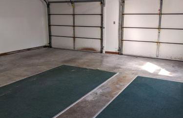 Walk to K-State, Sleeps 12, Pool Table, Hot Tub - Foto 41