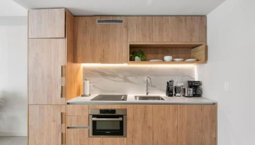 Luxury Urban Comfort at The Crosby Miami - Central Location - Foto 3