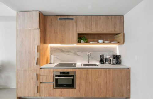 Luxury Urban Comfort at The Crosby Miami - Central Location - Foto 3