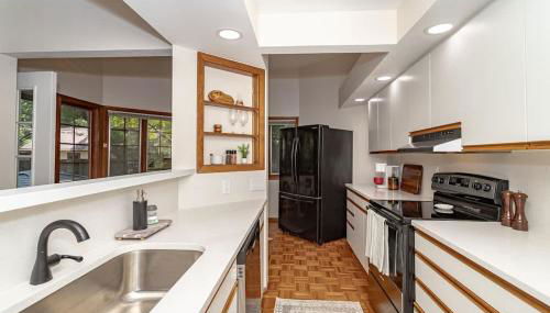 615 Ash Avenue - Modern Retreat w Hot Tub - Foto 3