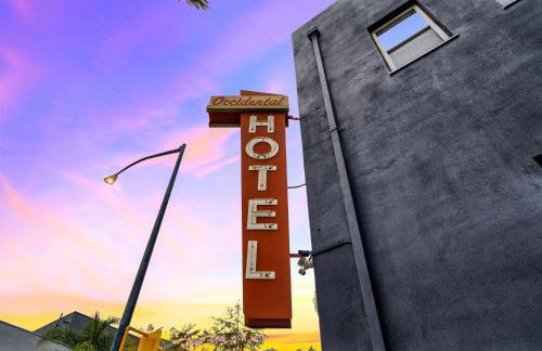 The Neon Elm Hotel - Foto 47