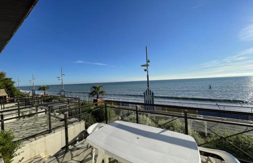 Appartement Duplex en Front de Mer avec Terrasse – Accès Direct Plage – 2 Chambres + Cabine - Foto 1