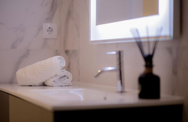 Sea Side Luxury Apartment - Photo 15