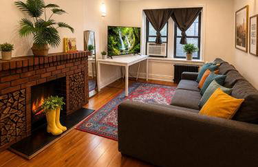 Flatiron Bright 1BR, Top Floor Walk-Up - Photo 9