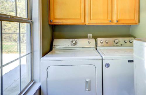 Dock and Fire Pit Stunning Lake Sinclair Home! - Foto 24