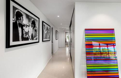 Hillside Luxury MidCentury Modern Spa Retreat View - Foto 7