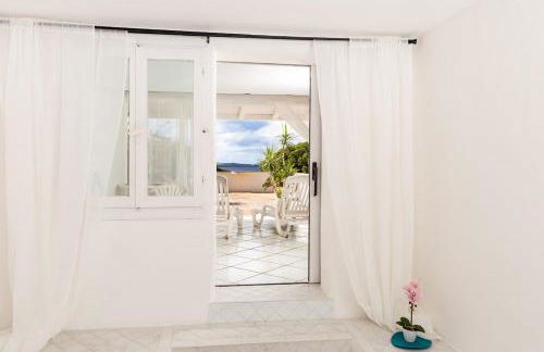 Steps from the Beach with views and big patio! - Photo 44