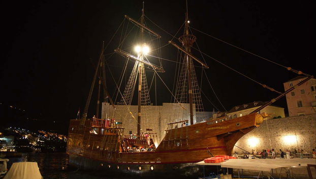 Crucero en una réplica de galeón