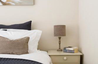 " Orchard Croft Lodge ", New Property, DOG FRIENDLY, Ideal for all Goodwood Events, 5 Minutes from Southend Barns, 9 Minutes From Sandy West Wittering Beach, 2 Bathrooms, Can Sleep 8 On Request, ' Starlink ' Wi-Fi & Sky Sports, Zip & Link Super-King beds - Foto 20