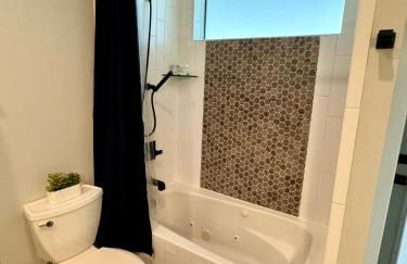 Upscale Modern Hill Country Home! Has it ALL! - Foto 62