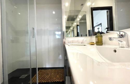 Impecable, nuevo, cómodo, frente al metro Colombia - Photo 18