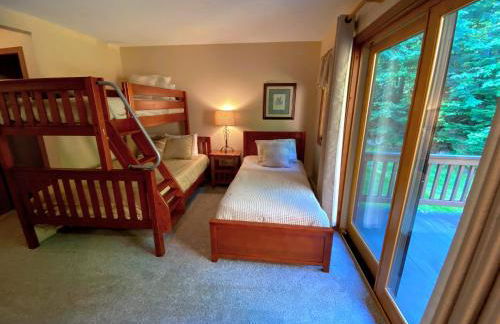 O8 Renovated Forest Cottage Townhome with great Mt Washington views fast wifi Walk to skiing - Foto 75