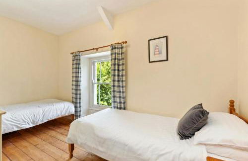 Pendre Farmhouse Llwyndafydd - Photo 14