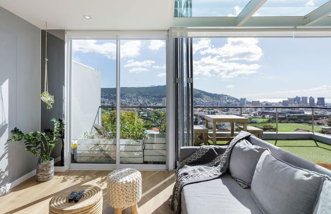 Modern, Chic Penthouse With Mountain, City Sea Views - Foto 1