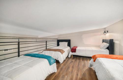 Bowling Alley! Expansive Group Getaway in Lewiston - Foto 36