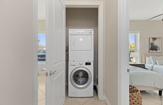 Modern Ground flr Condo 1/2 Block to Beach w Pool! - Foto 22