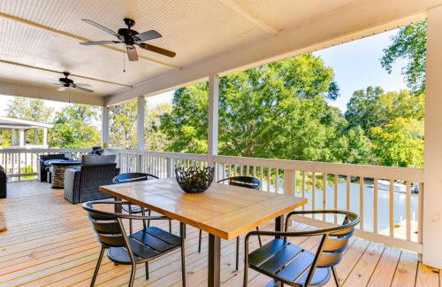 Waterfront Lake Hickory Retreat with Private Dock! - Foto 1