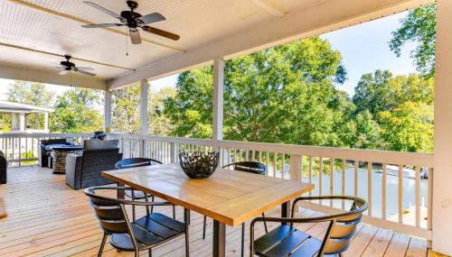 Waterfront Lake Hickory Retreat with Private Dock! - Foto 1