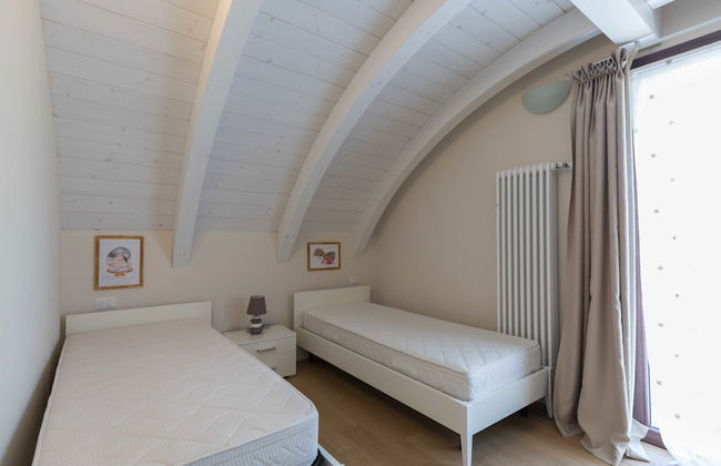 Tasso Apartments - Photo 8