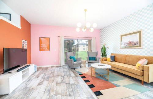 Disney World Cinderella Castle Lazy River Pool & Game Room - Foto 13