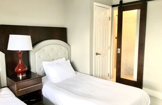 1305u- Volcano Bay, Pool Balcony View 2 Bedroom Suites - Foto 1