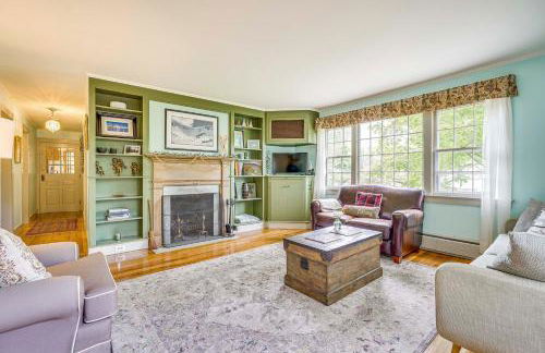 Ambient Manchester Village Abode with Deck and Pond! - Foto 4