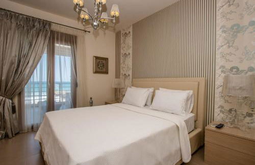 White Crystal Beachfront Apartment - Photo 4