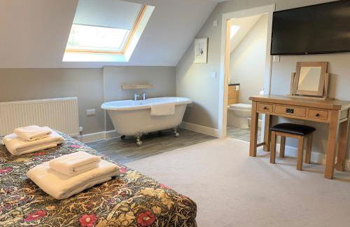 Rose Cottage with Hot Tub - Photo 14