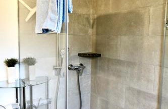 Ferienwohnung #4 mit Terrasse in zentraler dennoch ruhiger Lage - Stadtbus vor der Tür! - Foto 9