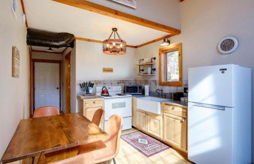 Modern-Rustic Love Cabin in Cosby Deck and Grill - Foto 7